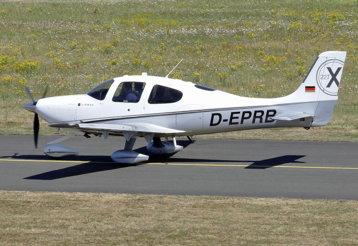 Cirrus SR 22 T, D-EPRB auf dem Rollweg in EDKB - 23.07.2019