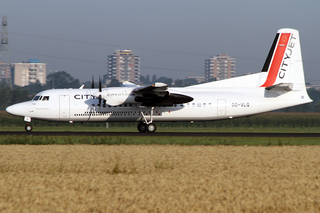 CityJet Fokker 50 (Reg. OO-VLQ) in AMS am 05.08.2014