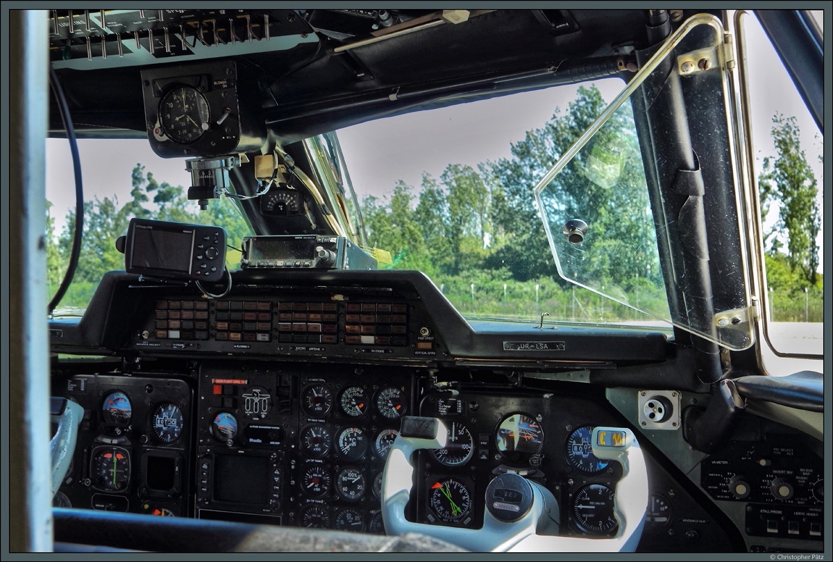 Cockpit der Let 410 4L-LSA der Vanilla Sky. (Kutaisi, 13.09.2019)