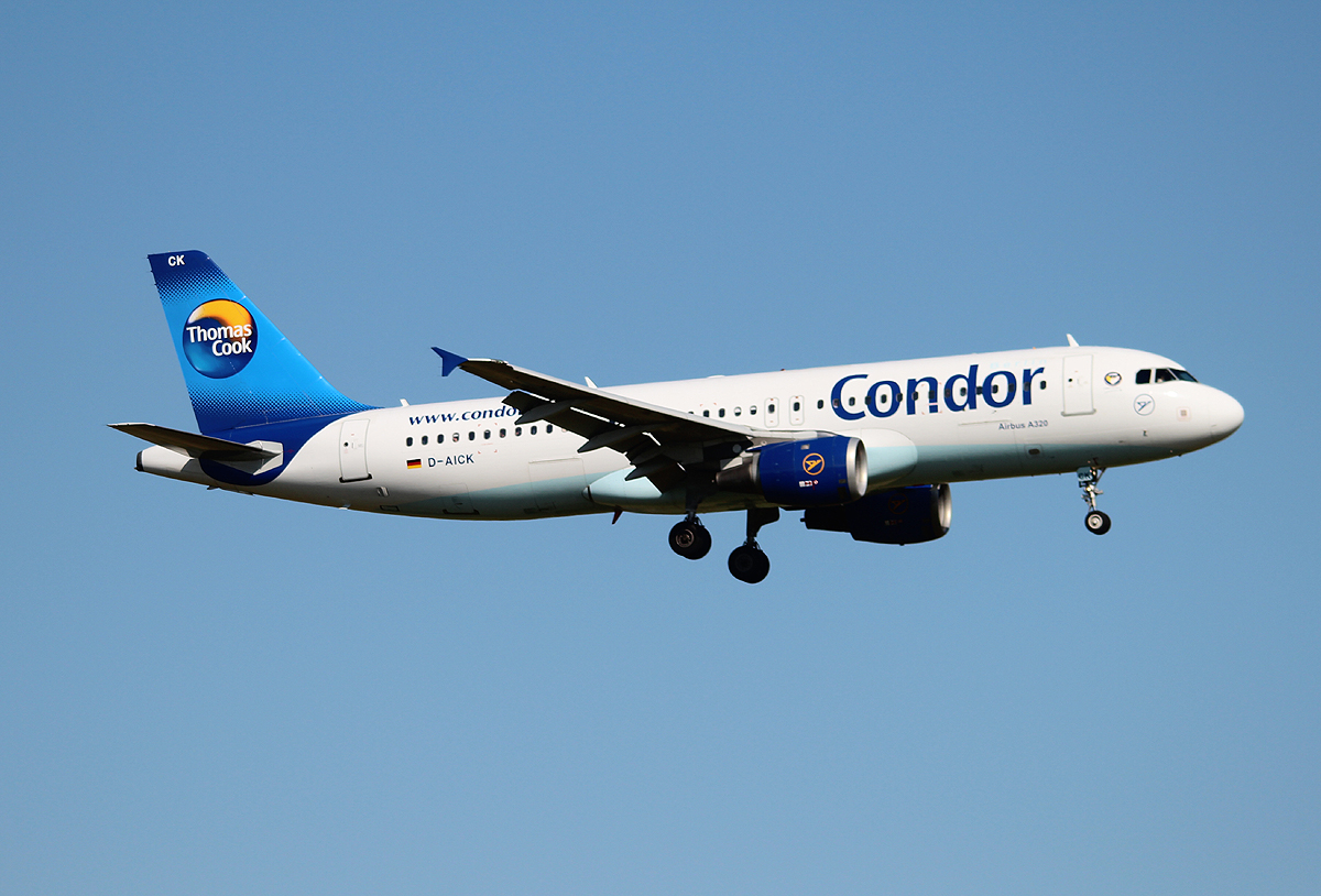 Condor A 320-212 D-AICK bei der Landung in Berlin-Schnefeld am 25.08.2013