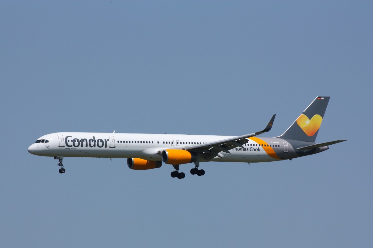 Condor Boeing 757-300 aus Antalya bei der Landung auf dem Flughafen Leipzig/Halle. Fotografiert am 08.06.2014. 