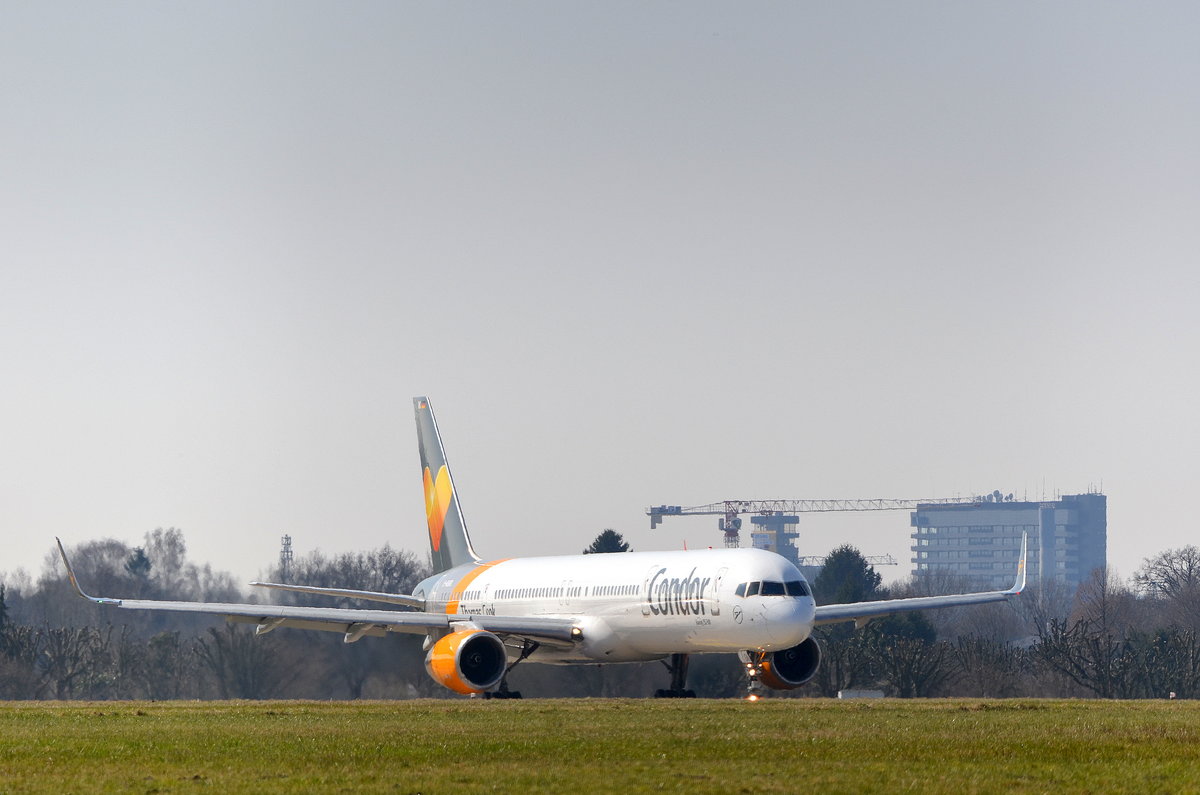 Condor Boeing 757-300 D-ABOK am Airport Hamburg Helmut Schmidt aufgenommen am 08.04.18