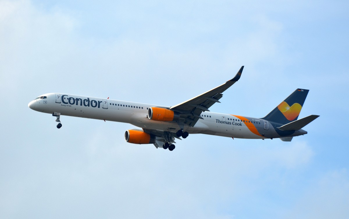Condor Boeing 757-300 D-ABOK über Poppenbüttel im Anflug auf Fuhlsbüttel am 12.04.15 