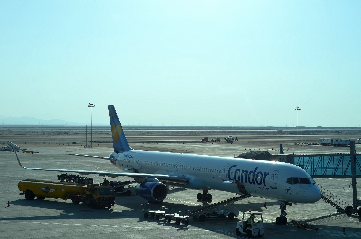 Condor Boeing 757-300 D-ABOM am Airport Hurghada am 06.07.15