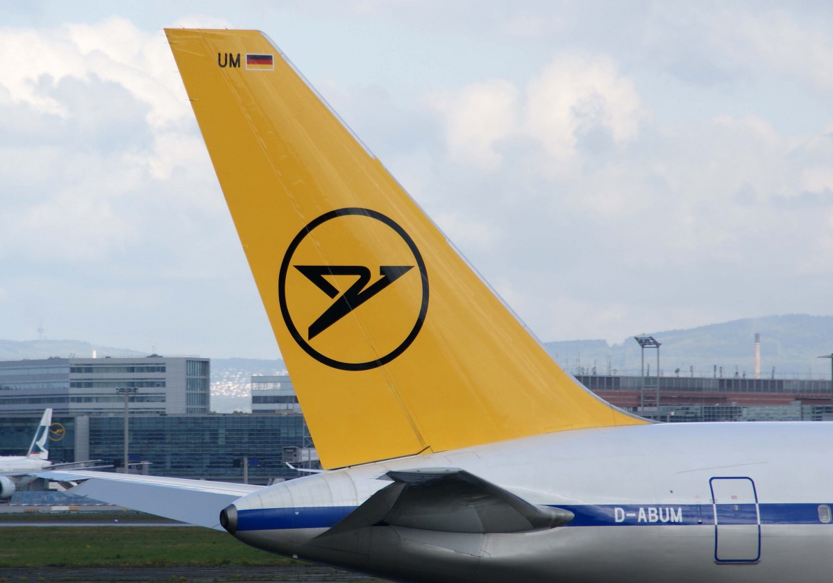 Condor, D-ABUM  Achim , Boeing, 767-300 ER (Seitenleitwerk/Tail ~ Retro-Lackierung 70er-Jahre), 18.04.2014, FRA-EDDF, Frankfurt, Germany