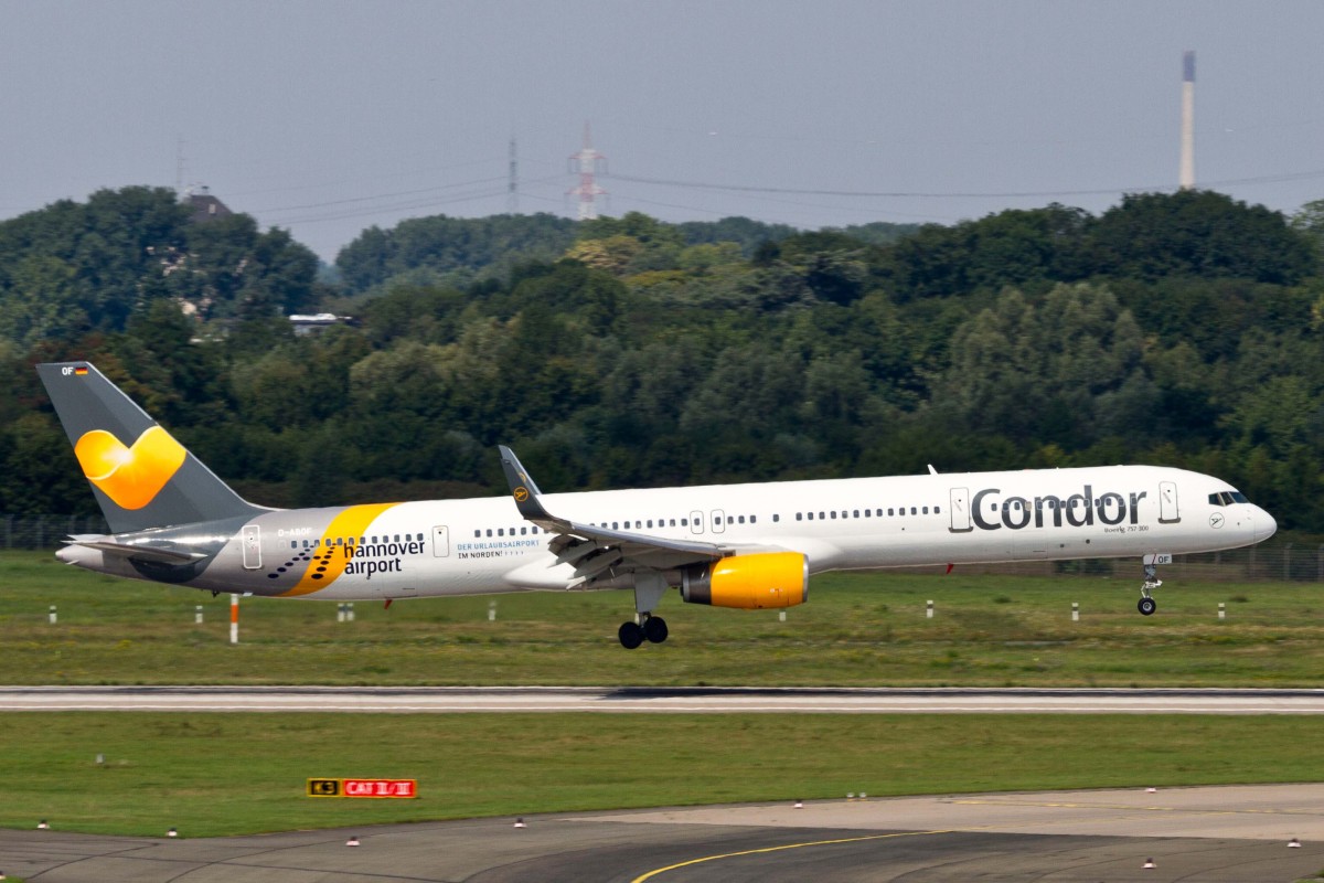 Condor (DE-CFG), D-ABOF (Airport HAJ-Sticker), Boeing, 757-330 wl (neue  Sunny Heart  Lkrg.), 22.08.2015, DUS-EDDL, Düsseldorf, Germany 