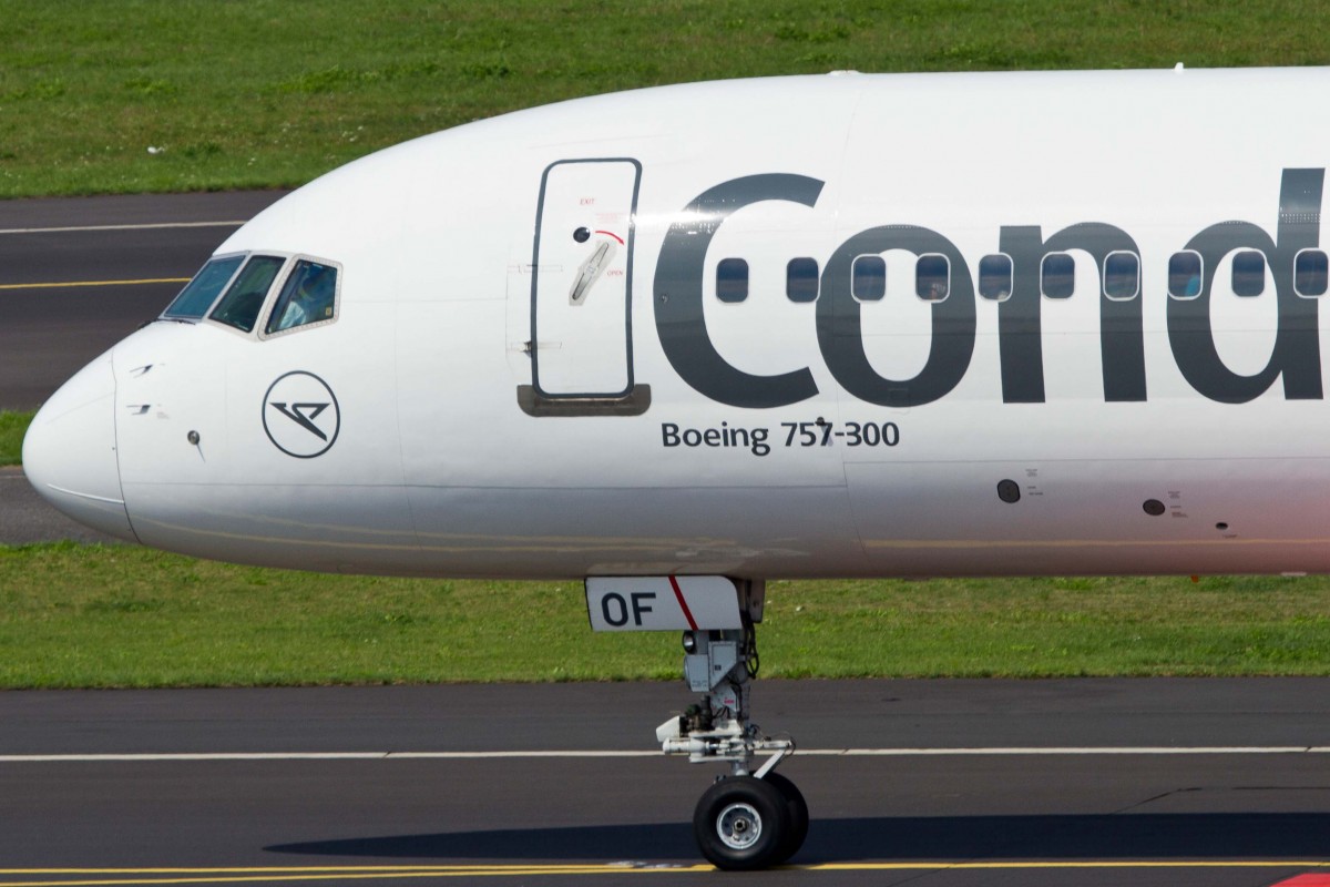 Condor (DE-CFG), D-ABOF (Airport HAJ-Sticker), Boeing, 757-330 wl (Bug/Nose ~ neue  Sunny Heart  Lkrg.), 22.08.2015, DUS-EDDL, Düsseldorf, Germany 