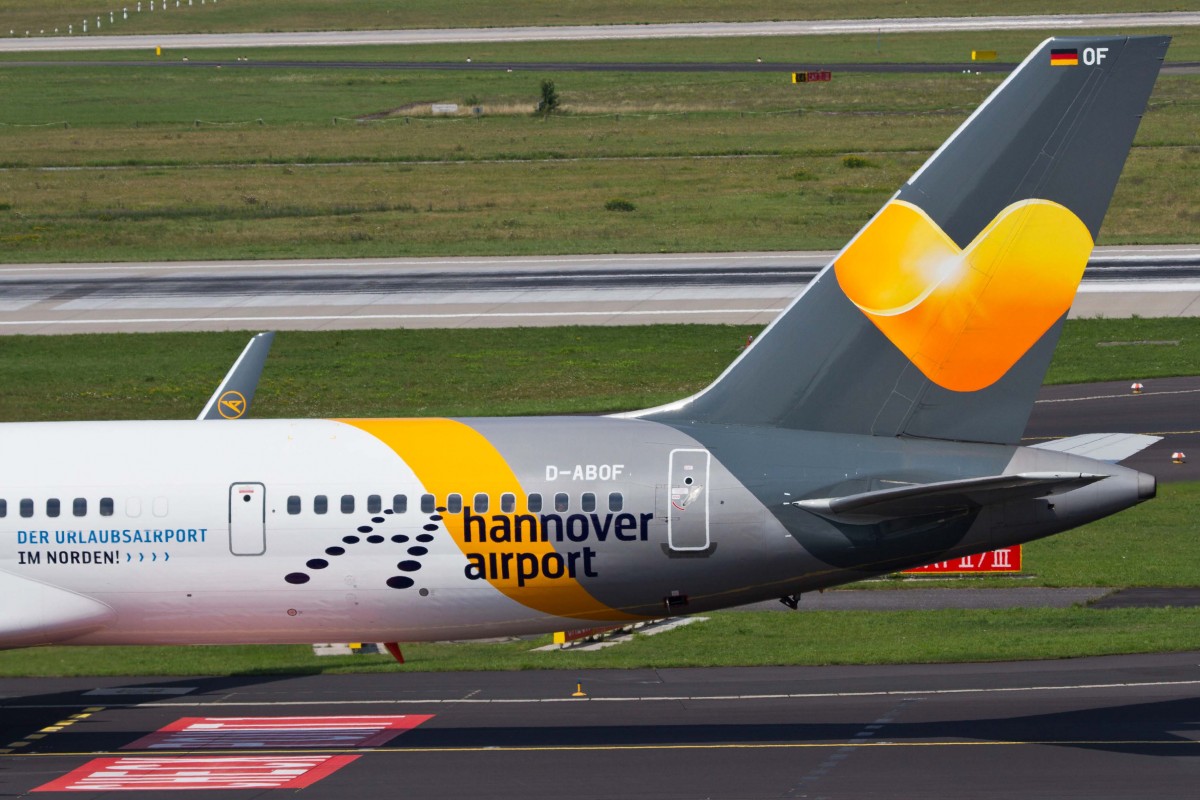 Condor (DE-CFG), D-ABOF (Airport HAJ-Sticker), Boeing, 757-330 wl (Seitenleitwerk/Tail ~ neue  Sunny Heart  Lkrg.), 22.08.2015, DUS-EDDL, Düsseldorf, Germany 