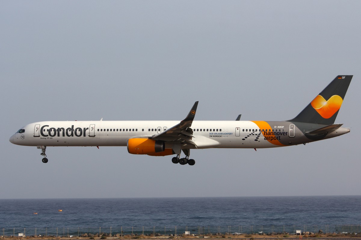 Condor Flugdienst, D-ABOF, Boeing B757-330 (W), 15.Dezember 2015, ACE Lanzarote, Spain. Mit Hannover Airport Sticker.