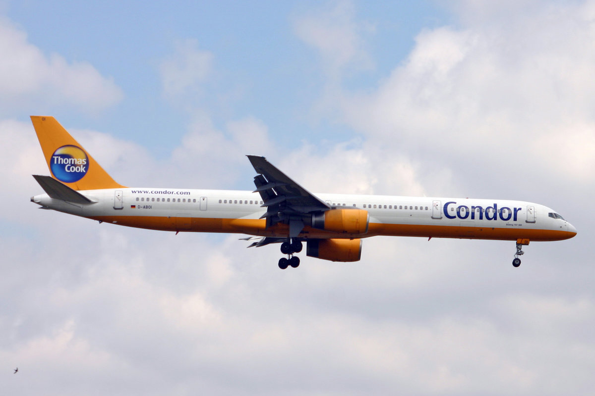 Condor Flugdienst, D-ABOI, Boeing B757-330, msn: 29018/909, 18.Mai 2005, FRA Frankfurt, Germany.