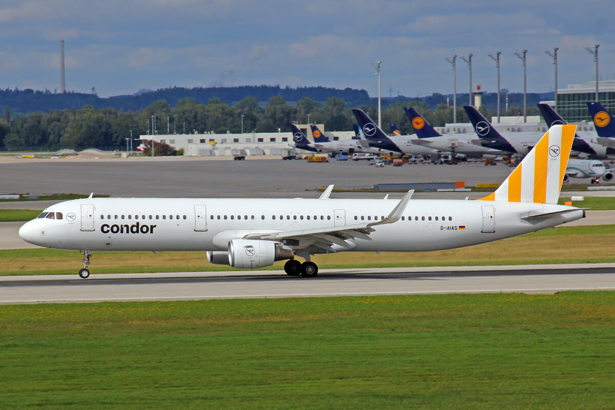 Condor Flugdienst, D-AIAS, Airbus A321-211, msn: 6122, 11.September 2022, MUC München, Germany.