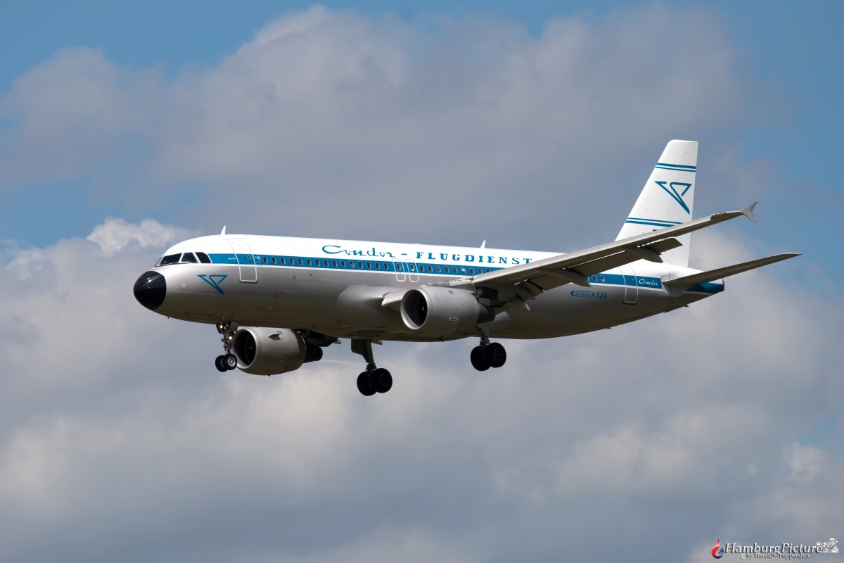 Condor Flugdienst DAICA Airbus A320200 im Retrolook Anflug Hamburg