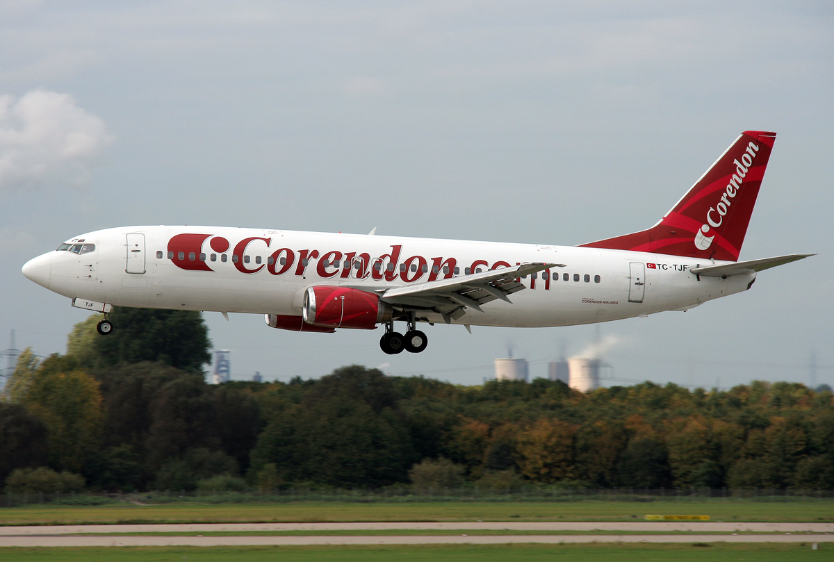 Corendon B737-400 TC-TJF im Anflug auf 23L in DUS / EDDL / Düsseldorf am 05.10.2011
