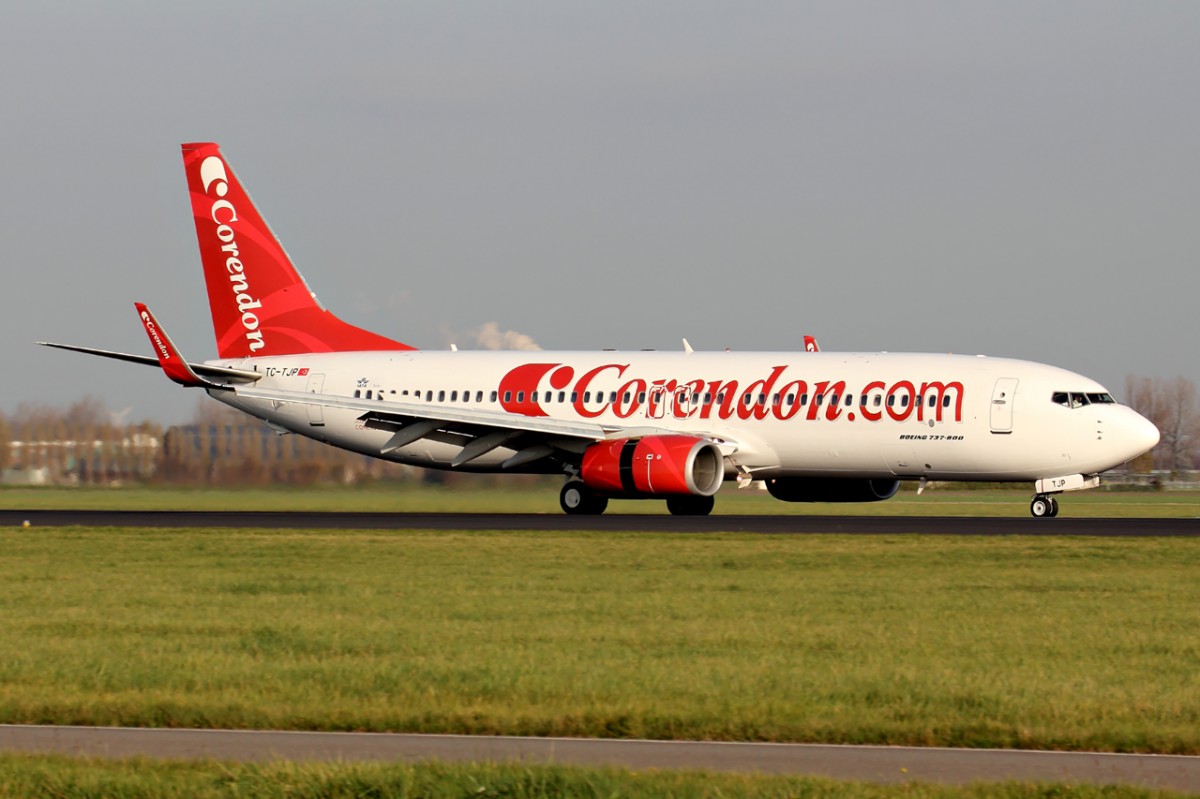 Corendon TC-TJP nach der Landung in Amsterdam 1.11.2014