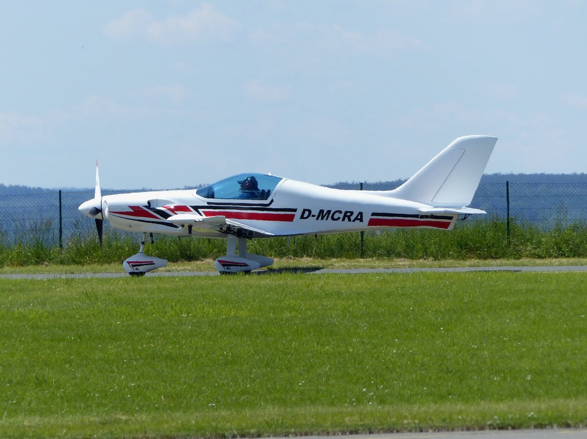 Corvus Aircraft CA 21 Phantom, D-MCRA auf dem Weg zum Start in Gera (EDAJ) am 30.52019