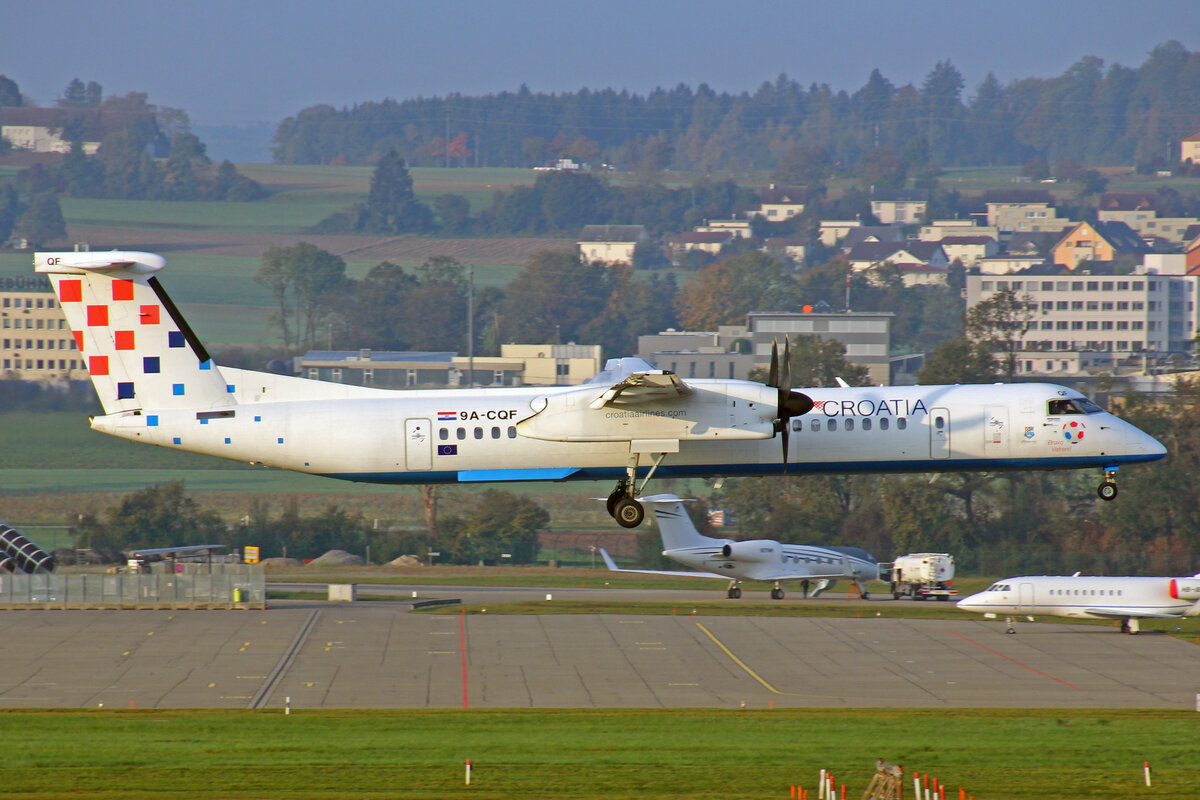 Croatia Airlines, 9A-CQF, Bombardier DHC-8 402, msn: 4301,  Primorje ,  Bravo Vatreni Fussball Sticker, 16.Oktober 2021, ZRH Zürich, Switzerland.