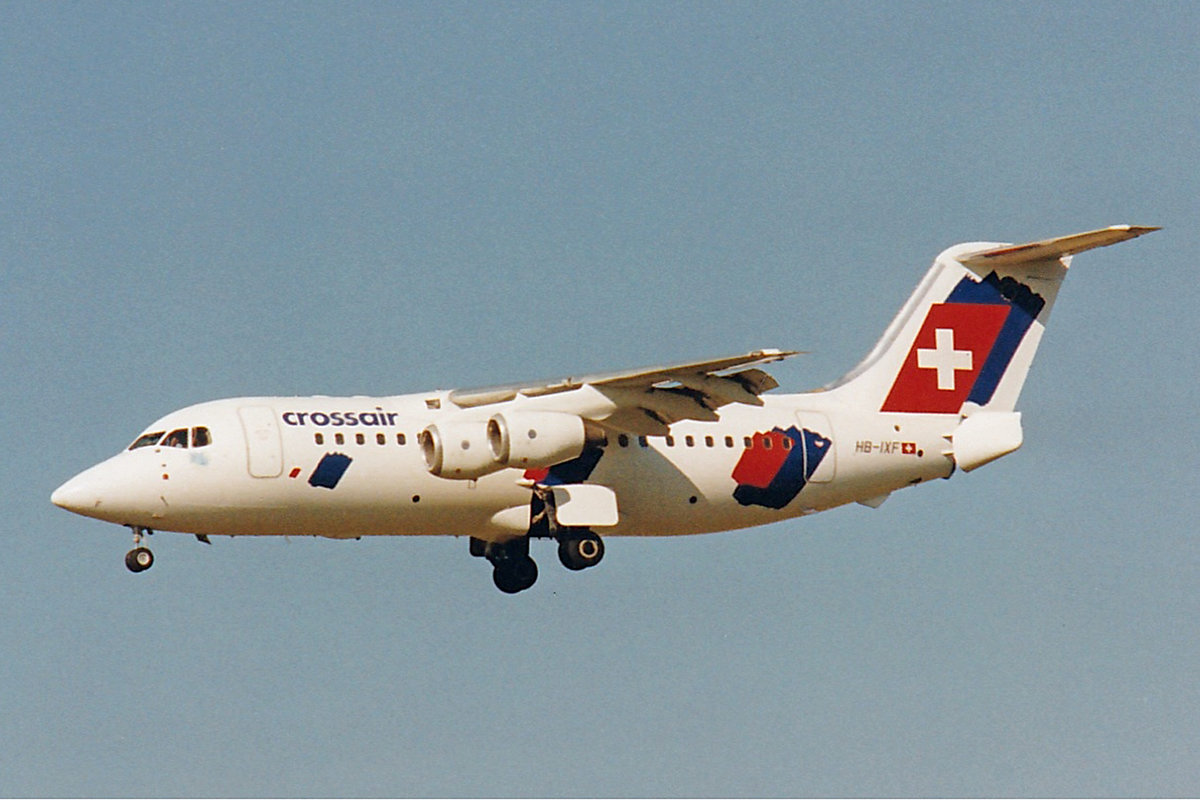 Crossair, HB-IXF, BAe Avro RJ85, msn: E2226, Juli 1995, ZRH Zürich, Switzerland. Scan aus der Mottenkiste.