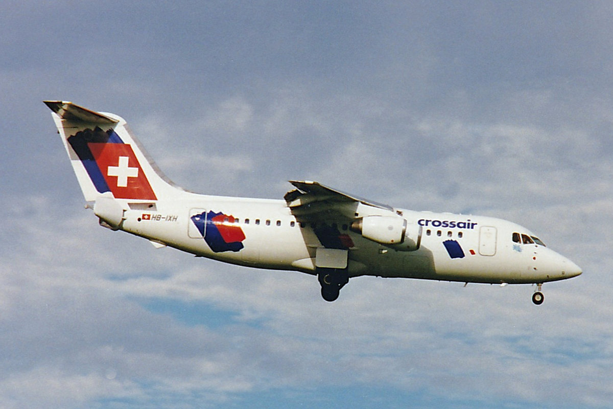 Crossair, HB-IXH, BAe Avro RJ85, msn: E2233, Oktober 1996, ZRH Zürich, Switzerland. Scan aus der Mottenkiste.