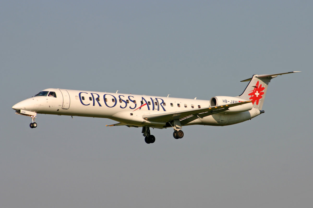 Crossair, HB-JAM, Embraer ERJ-145, msn: 14500420, 02.Juni 2005, ZRH Zürich, Switzerland.