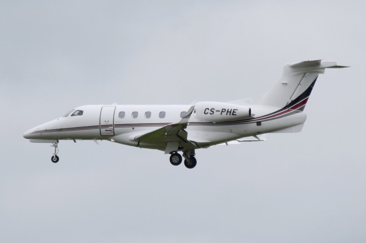 CS-PHE NetJets Europe Embraer EMB-505 Phenom 300  in München am 19.05.2016 beim Landeanflug