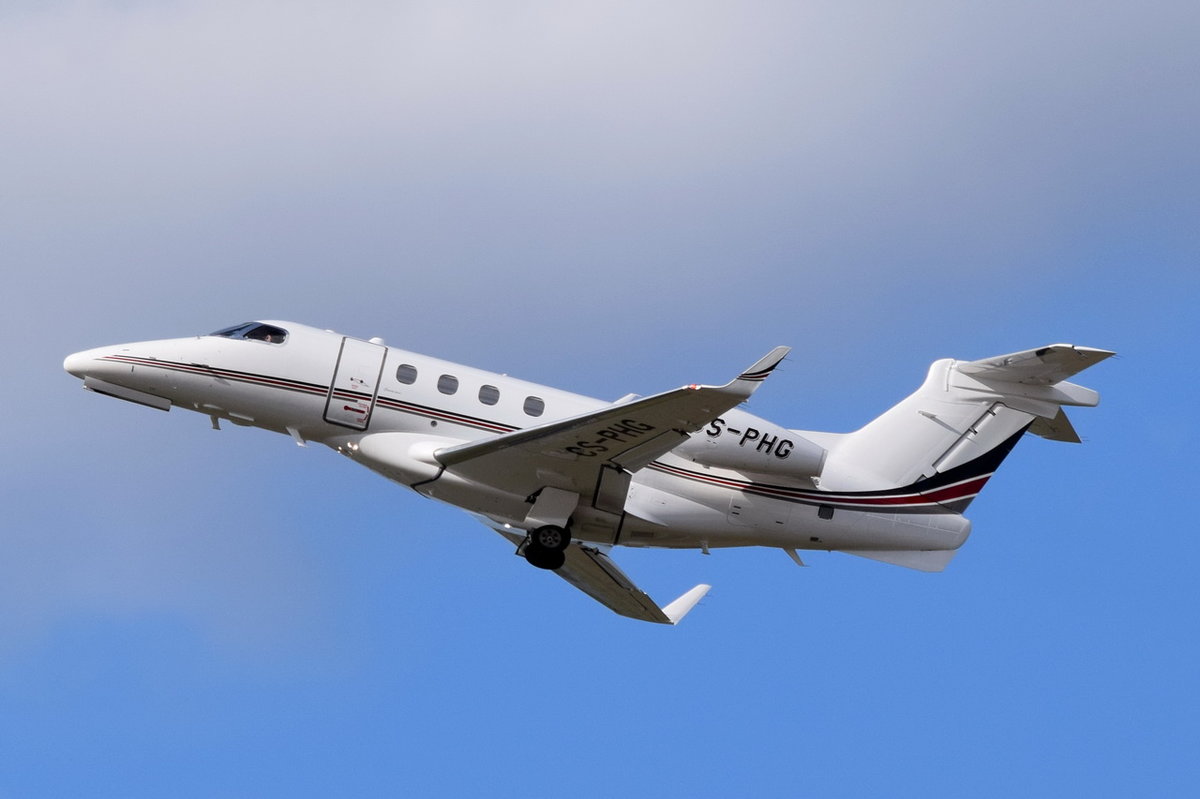 CS-PHG NetJets Europe Embraer EMB-505 Phenom 300   gestartet am 20.04.2016 in Tegel