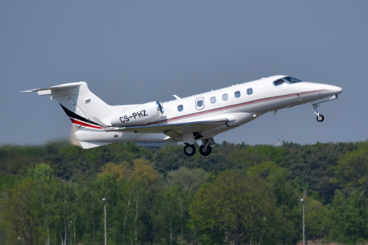 CS-PHZ NetJets Europe Embraer EMB-505 Phenom 300   Start in Tegel 25.04.2014