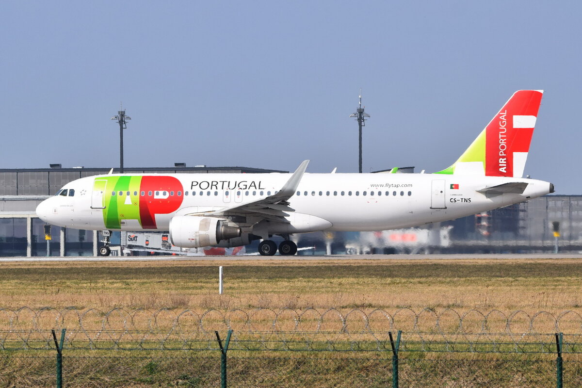 CS-TNS , TAP - Air Portugal , Airbus A320-214(WL) , 25.03.2022 , Berlin-Brandenburg  Willy Brandt  , BER , 