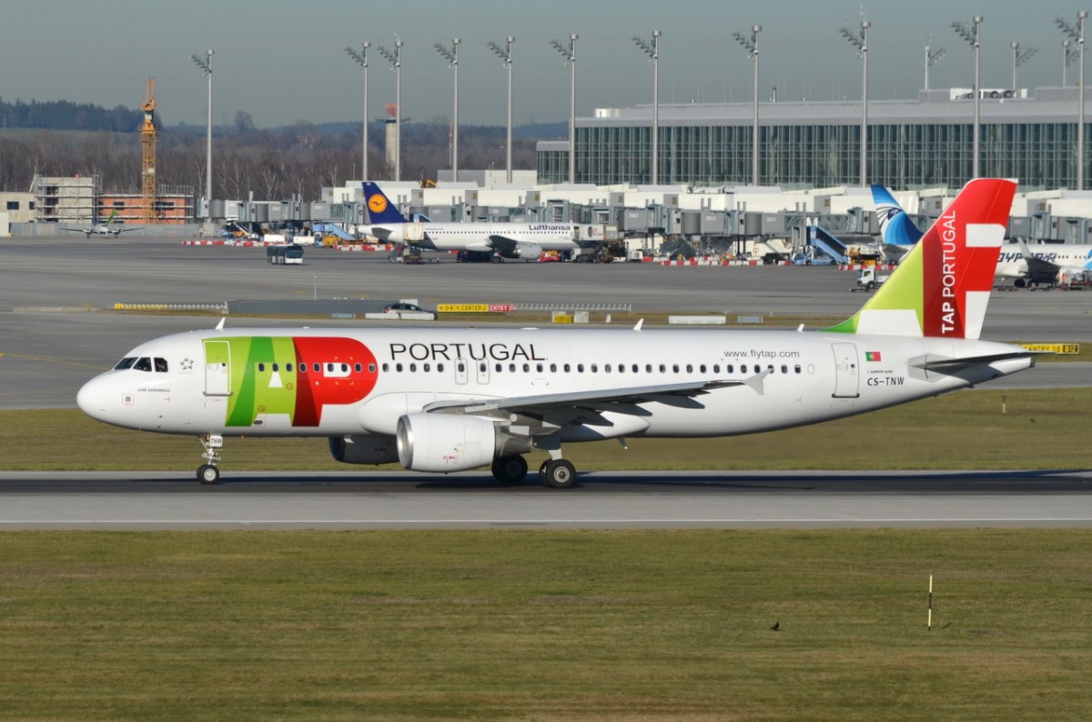 CS-TNW TAP - Air Portugal Airbus A320-214   beim Start in München am 07.12.2015