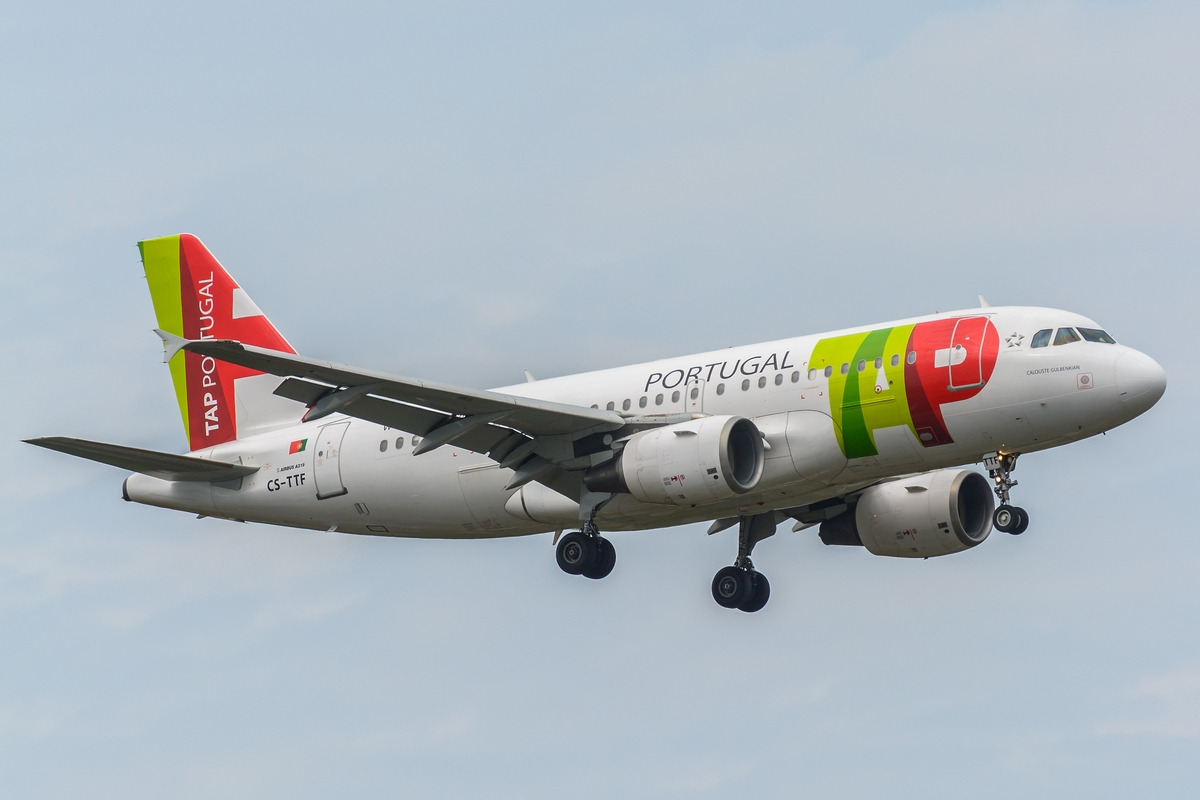 CS-TTF am 09.08.2015 beim Anflug auf Düsseldorf.