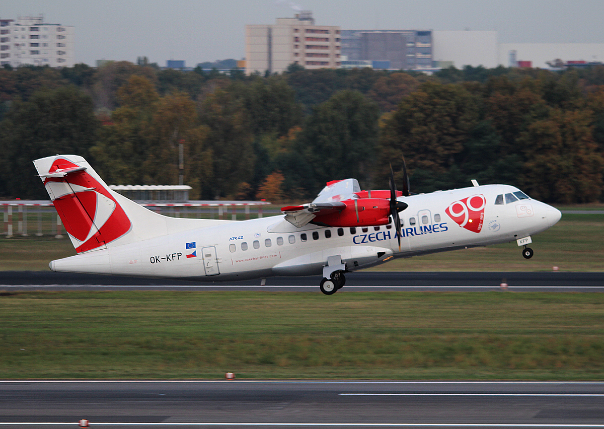 CSA ATR-42-500 OK-KFP beim Start in Berlin-Tegel am 19.10.2013