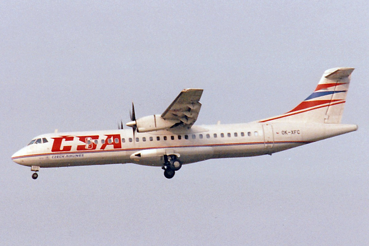 CSA Czech Airlines, OK-XFC, ATR 72-202, msn: 299, April 1996, ZRH Zürich, Switzerland. Scan aus der Mottenkiste.