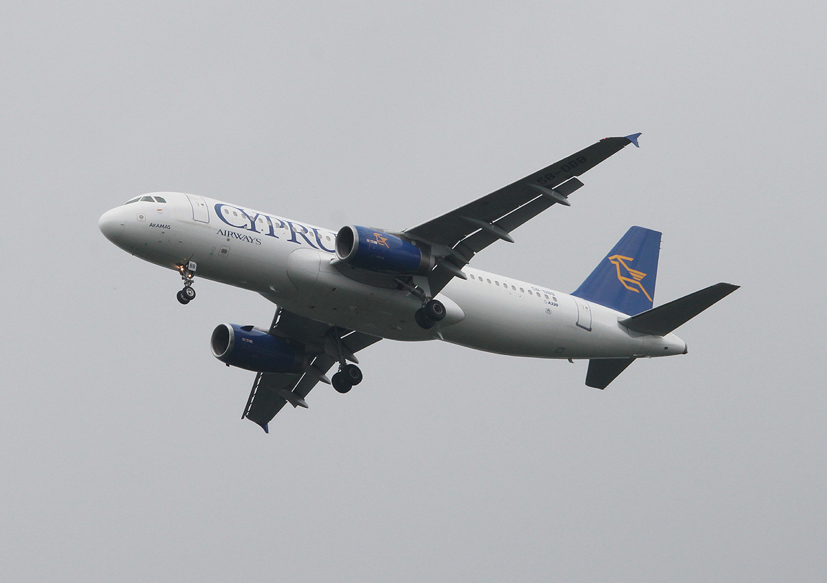 Cyprus Airways A 320-231 5B-DBB bei der Landung in Frankfurt am 09.06.2013