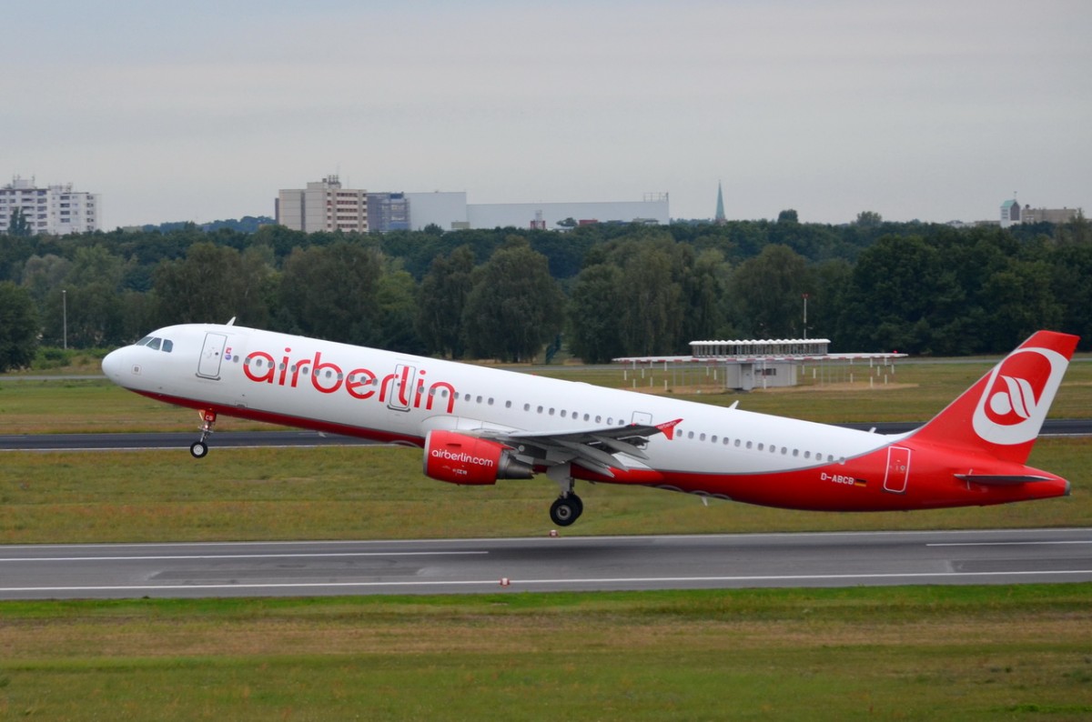 D-ABCB Air Berlin Airbus A321-211  am 21.08.2014 in Tegel gestartet