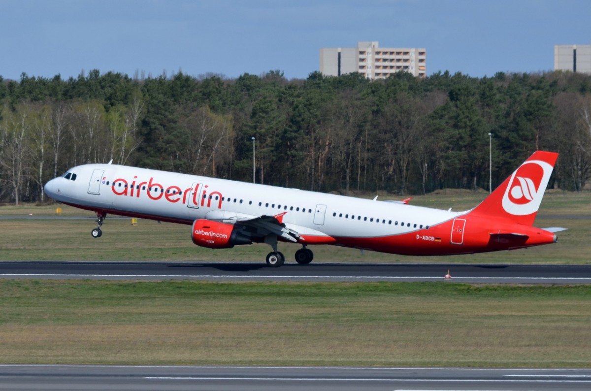 D-ABCB Air Berlin Airbus A321-211  beim Start in Tegel  16.04.2015