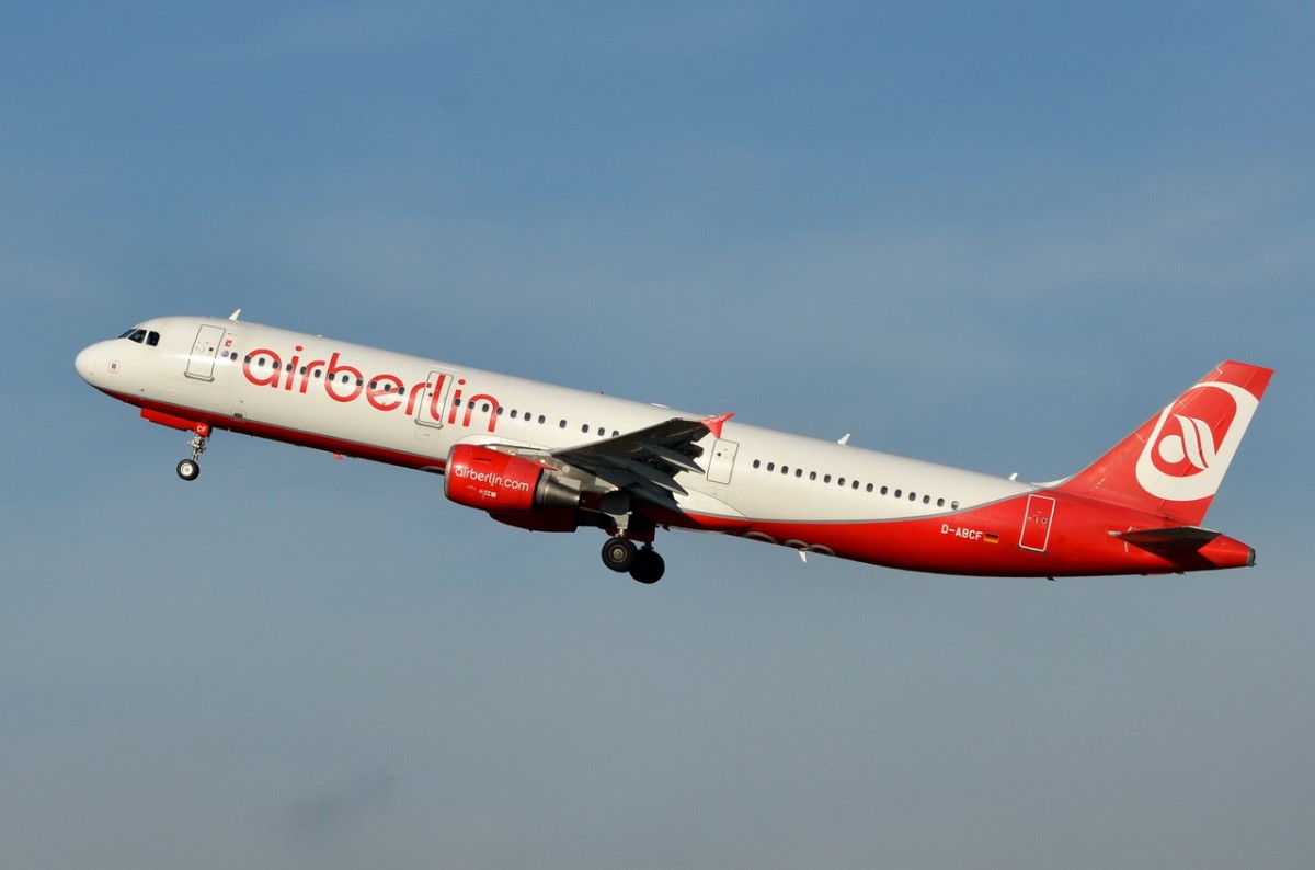 D-ABCF Air Berlin Airbus A321-211  am 05.12.2015 gestartet in München