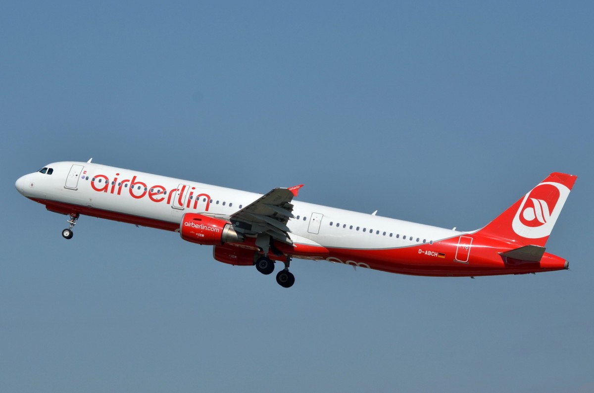 DABCH Air Berlin Airbus A321211 in München gestartet am 11.09.2015