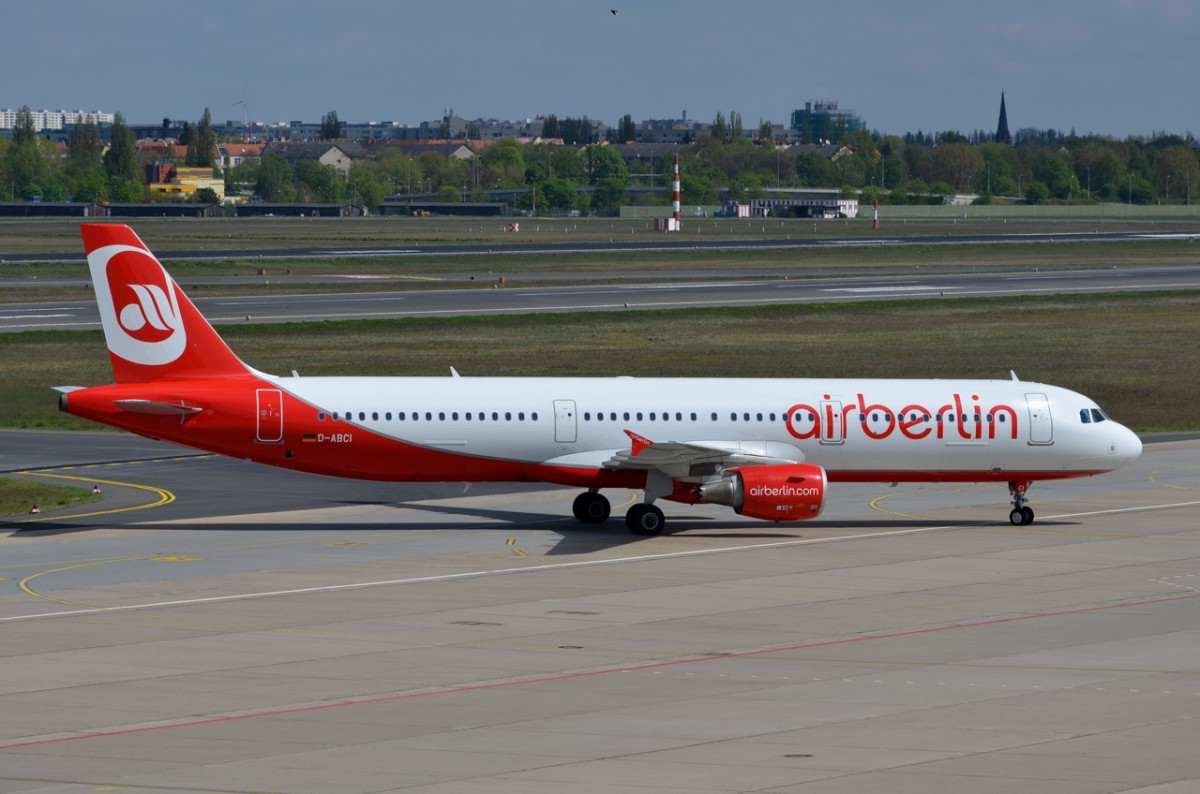 D-ABCI Air Berlin Airbus A321-211  beim Gate in Tegel  29.04.2015