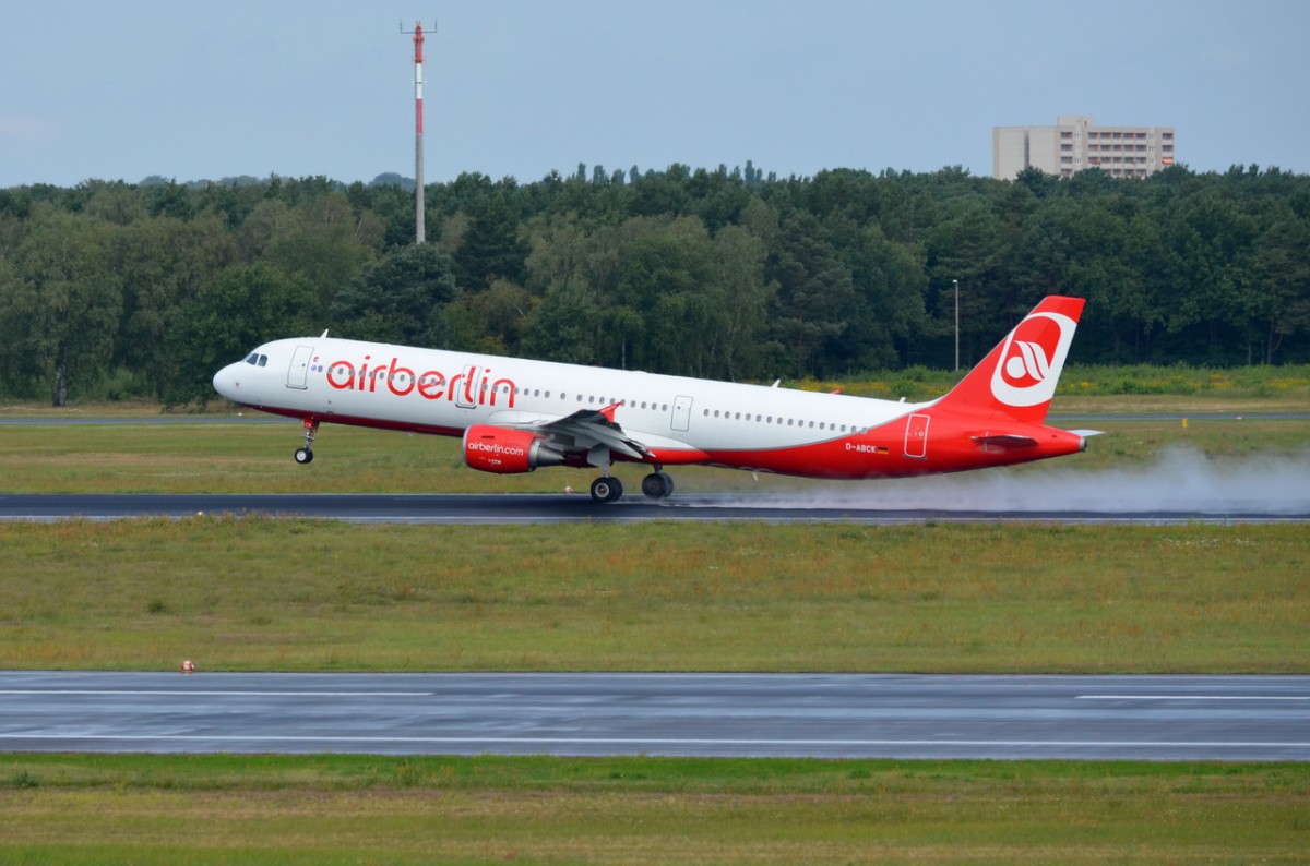 D-ABCK Air Berlin Airbus A321-211   in Tegel am 21.08.2014 gestartet