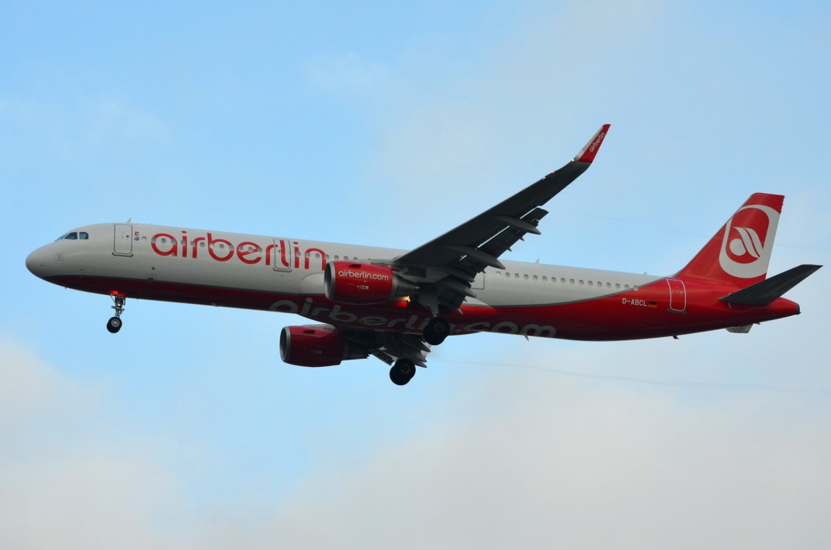 D-ABCL Air Berlin Airbus A321-211(WL)   am 21.11.2014 Landeanflug Tegel
