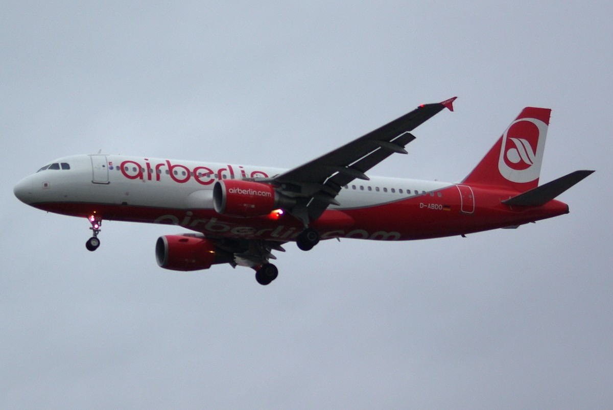 D-ABDO Air Berlin Airbus A320-214   am 16.12.2014 beim Landeanflug  Tegel