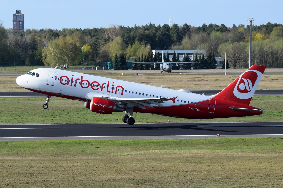 D-ABDO Air Berlin Airbus A320-214  am 20.04.2016 in Tegel beim Start