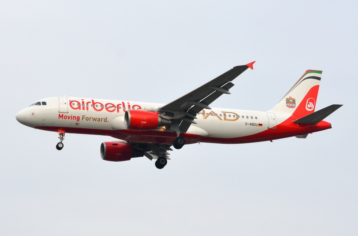 D-ABDU Air Berlin Airbus A320-214   am 05.11.2014 Anflug auf Tegel