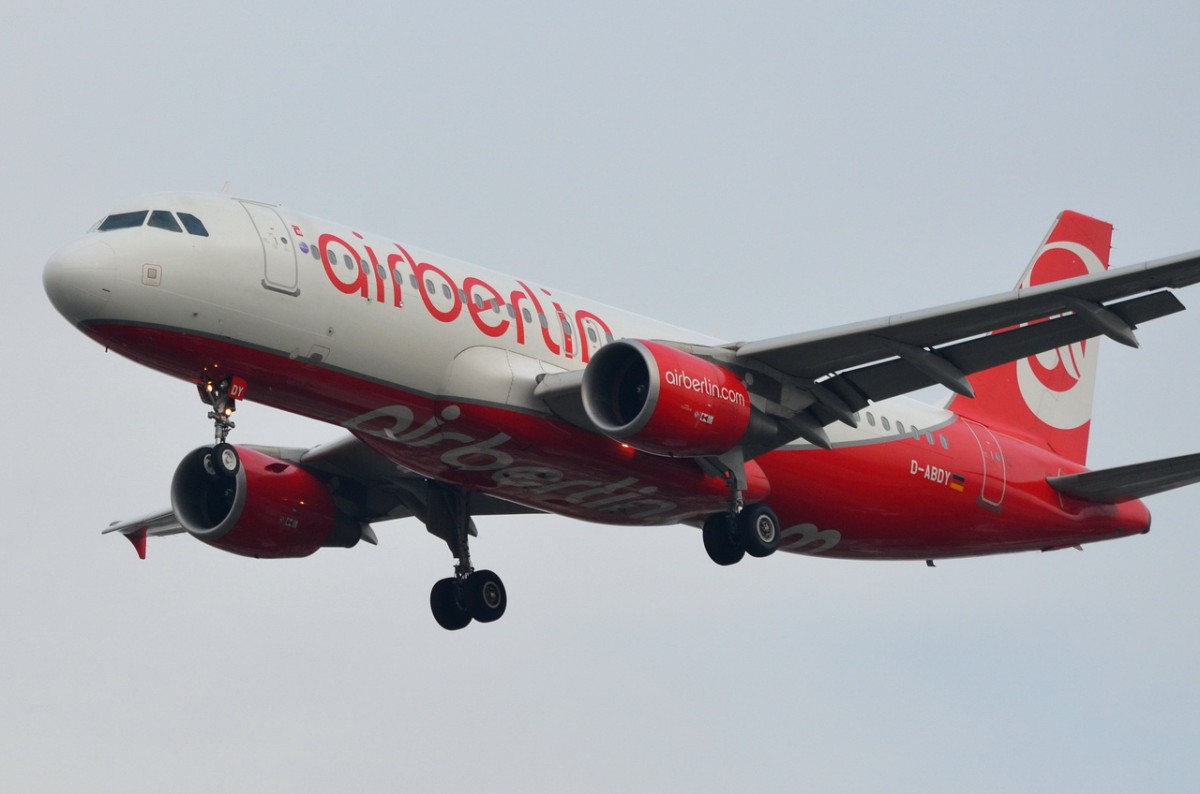 D-ABDY Air Berlin Airbus A320-214   Landeanflug auf Tegel am 05.11.2014