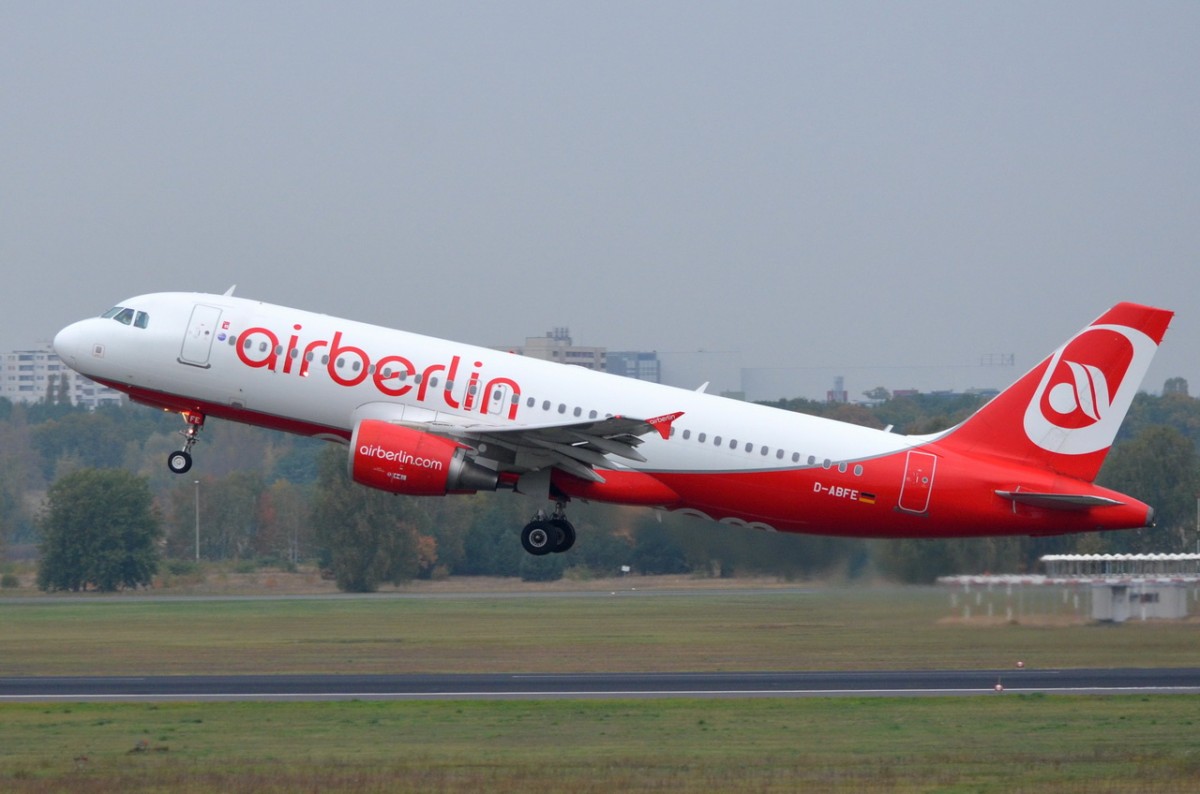 D-ABFE Air Berlin Airbus A320-214    in Tegel am 14.10.2014 gestartet