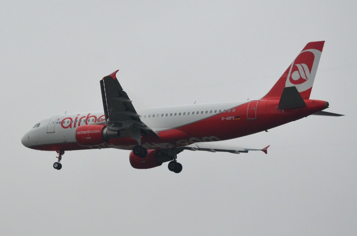 D-ABFE Air Berlin Airbus A320-214    am 13.11.2014 Anflug auf Tegel