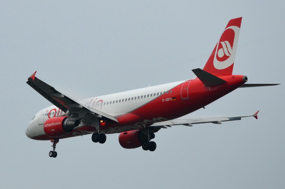 D-ABFG Air Berlin Airbus A320-214    beim Anflug auf Tegel am 21.11.2014