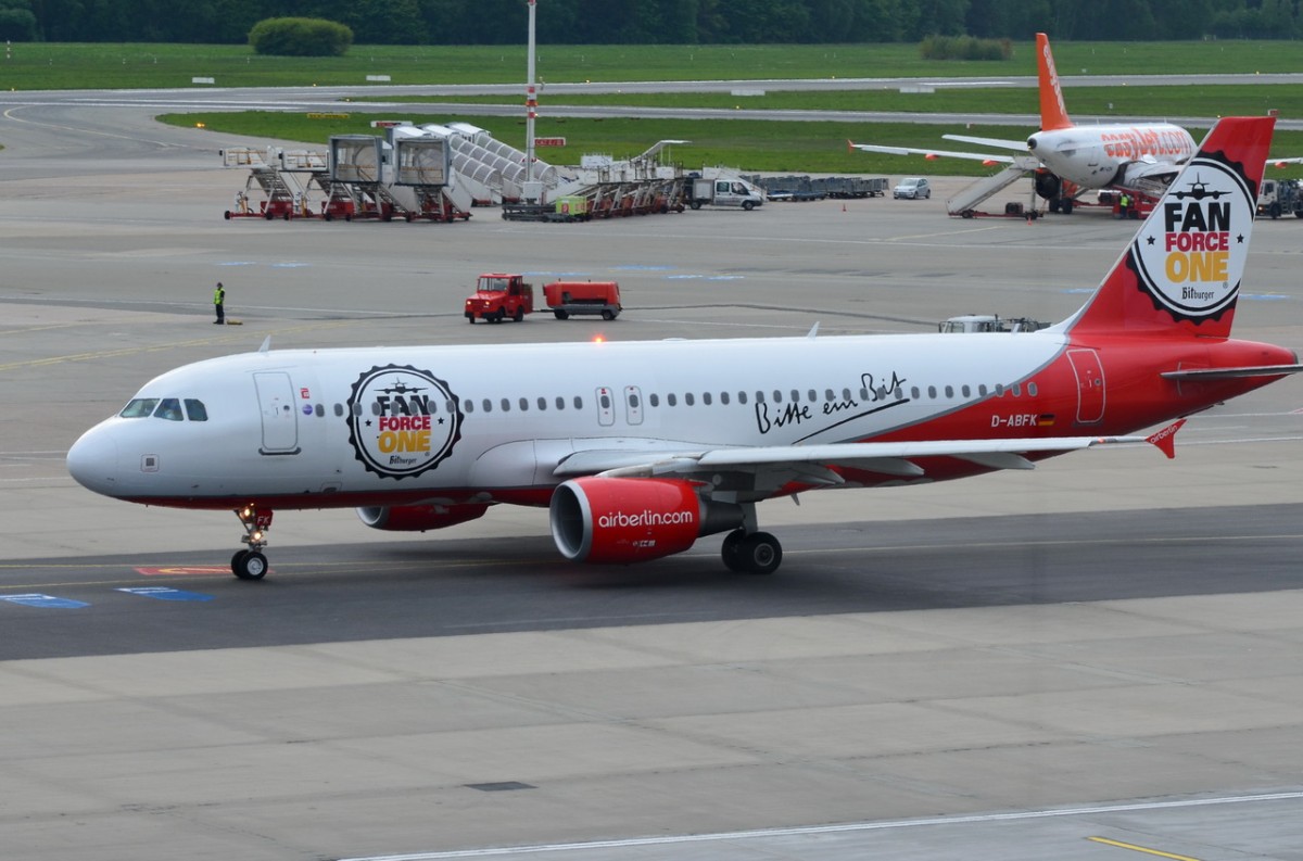 D-ABFK Air Berlin Airbus A320-214   zum Start in Hamburg  04.05.2014