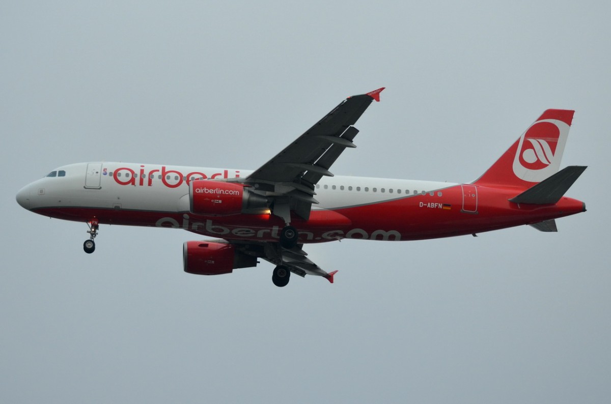 D-ABFN Air Berlin Airbus A320-214   am 21.11.2014 beim Anflug auf Tegel
