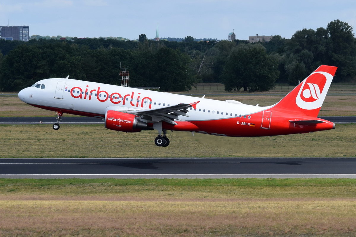 D-ABFN Air Berlin Airbus A320-214  am 07.07.2016 in Tegel gestartet