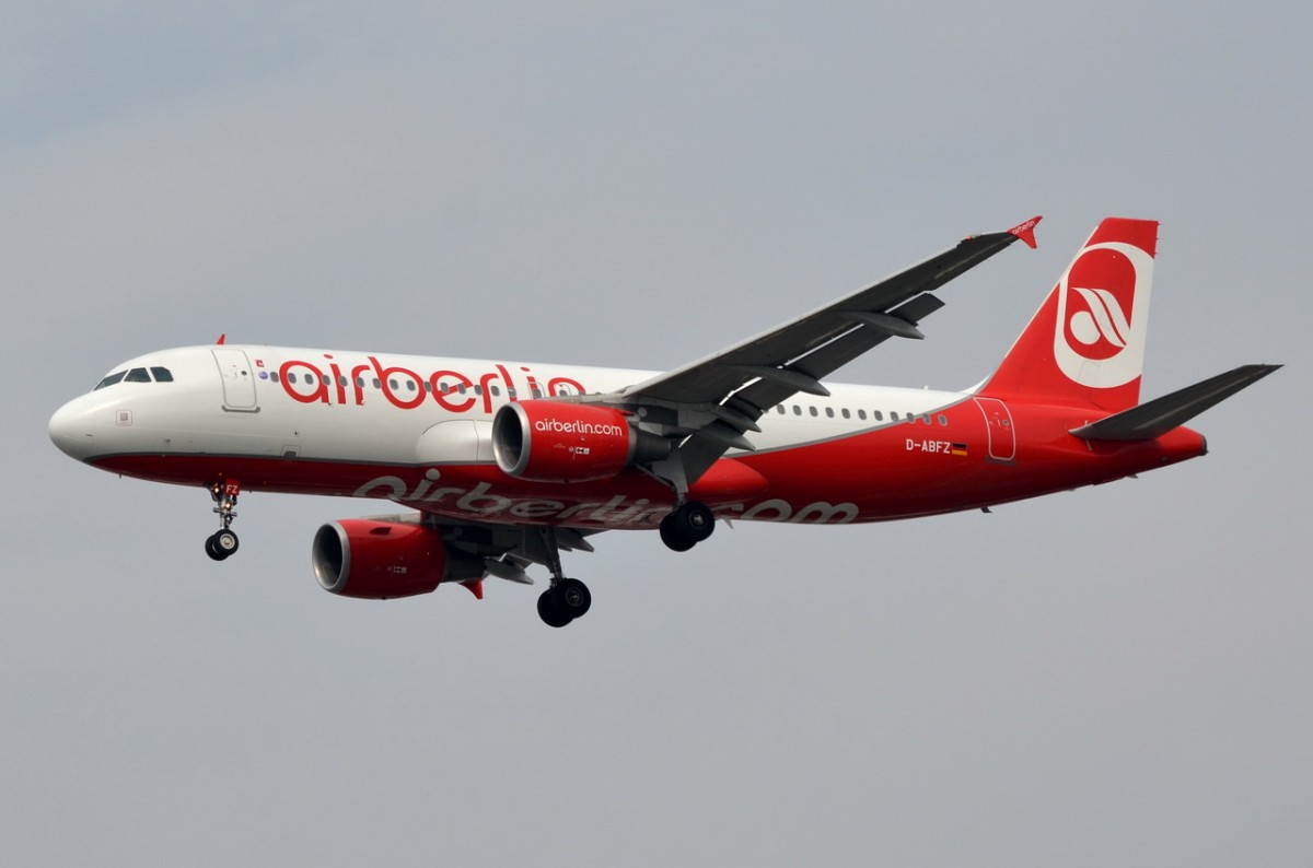 D-ABFZ Air Berlin Airbus A320-214   Anflug Tegel am 24.03.2015